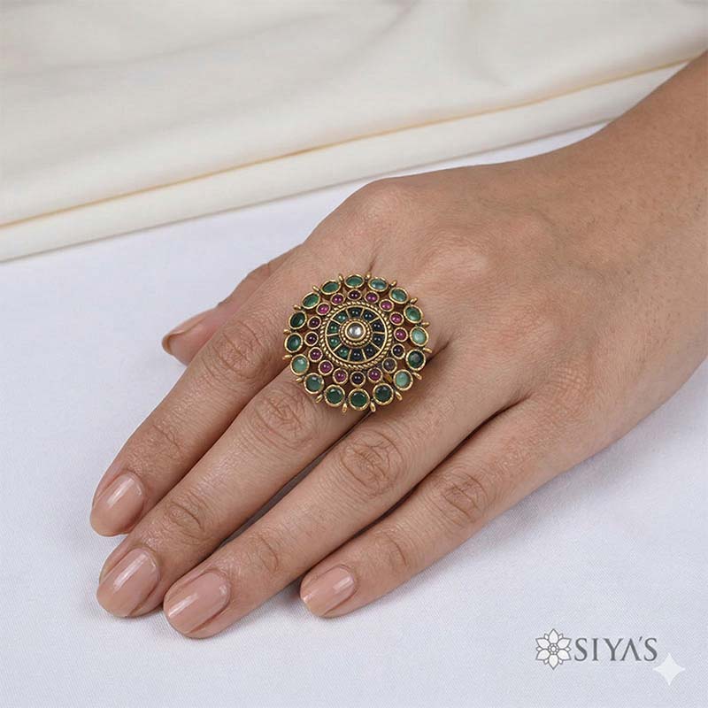 Classic green and red stones