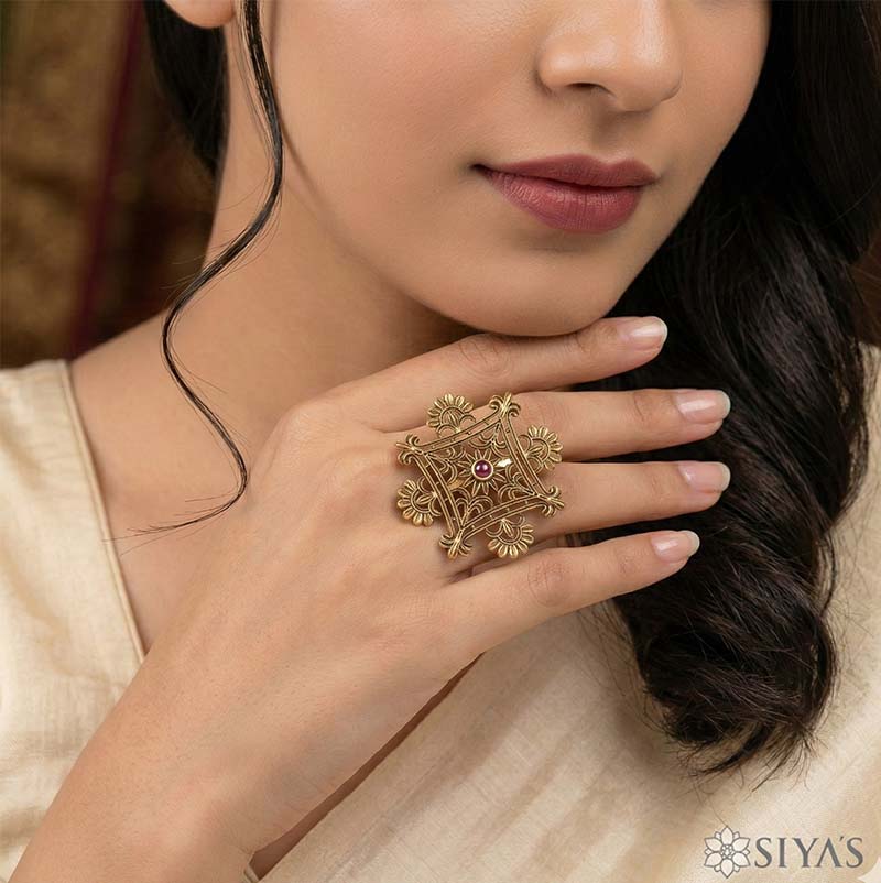 Antique square shaped ring